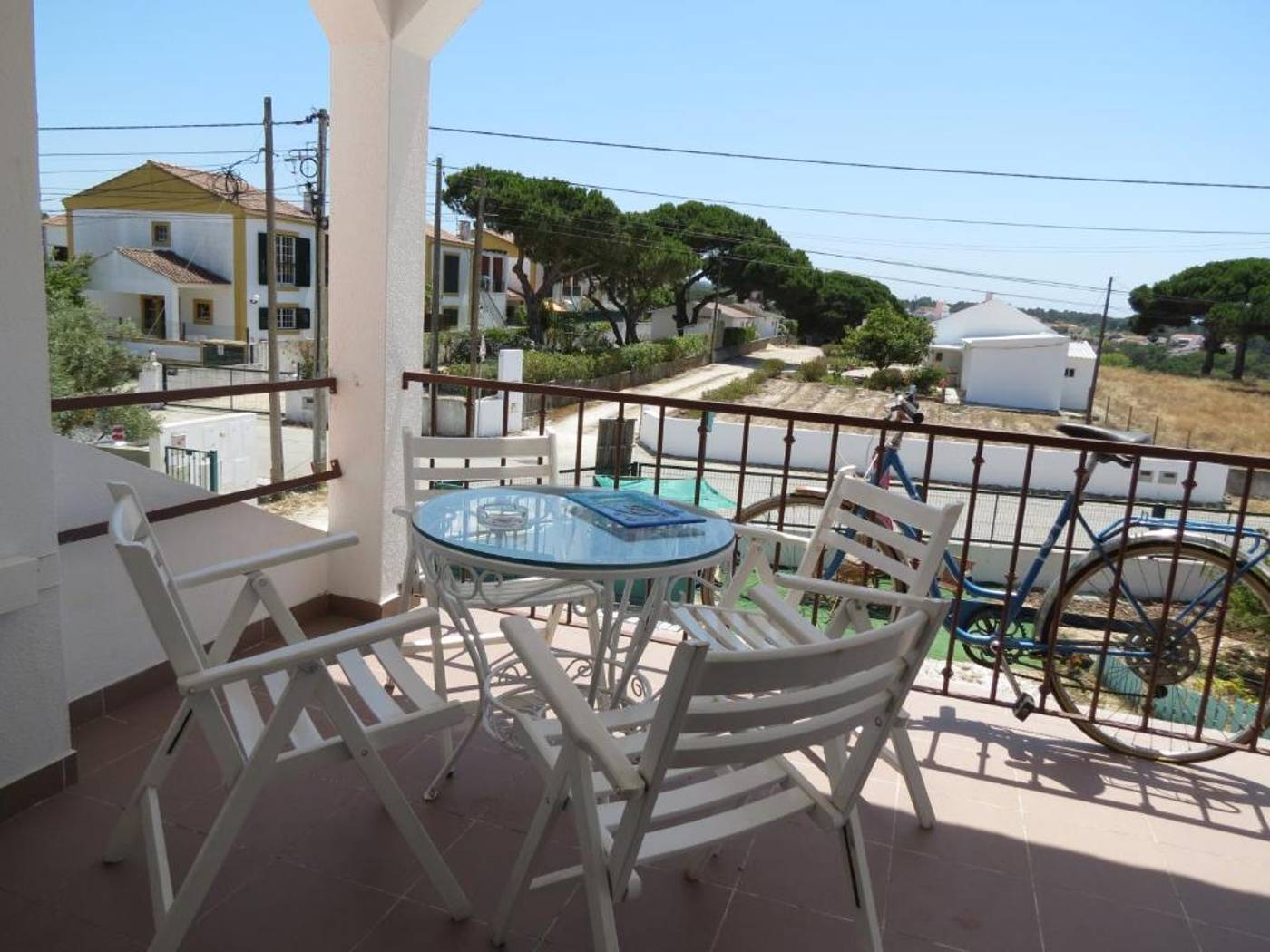 Sublime Sun and Van by Meco Stays-Portugal-Sesimbra-Room-5