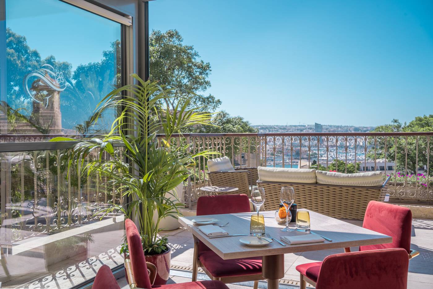 Hotel-Phoenicia-Restaurant-12