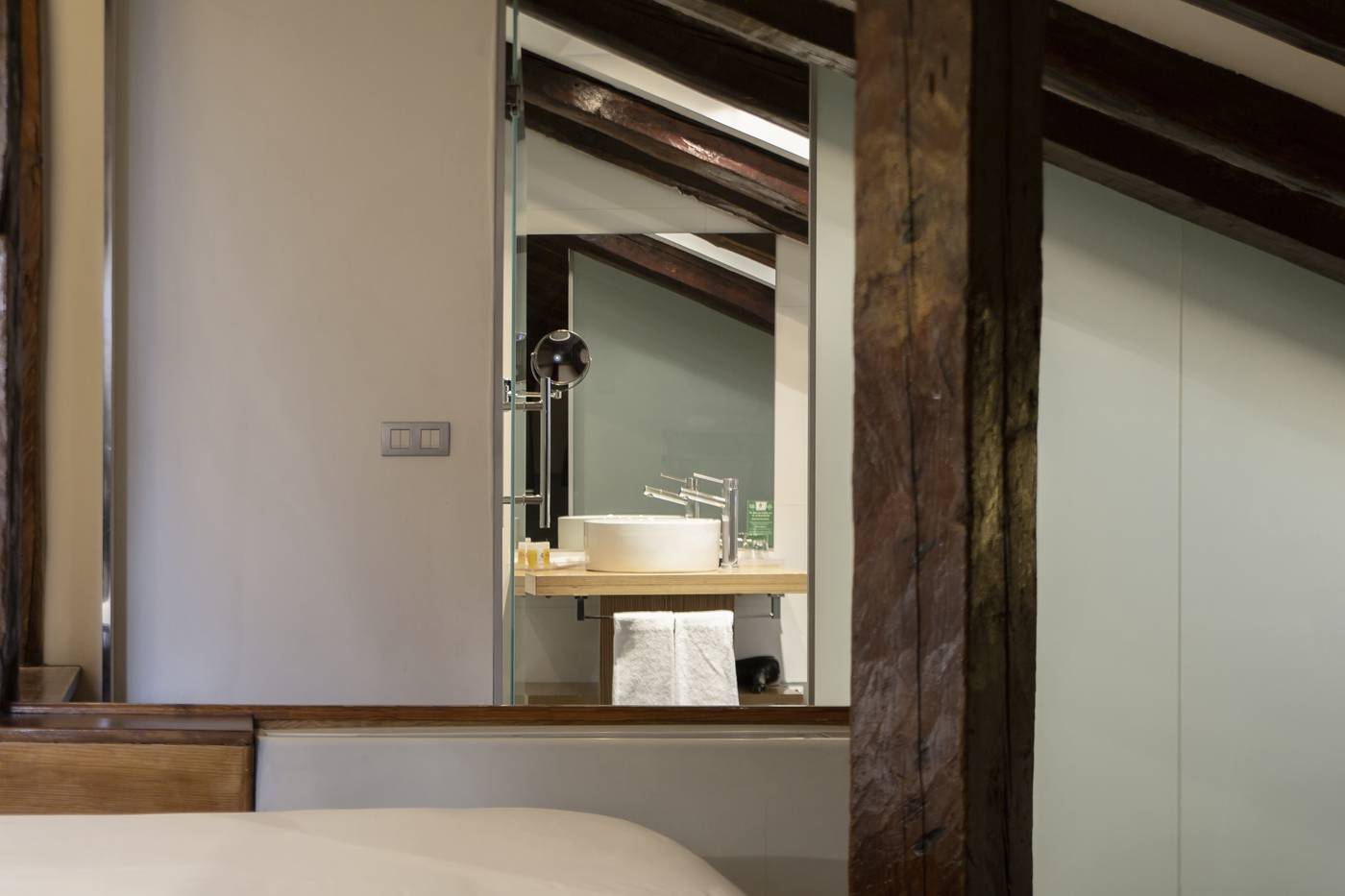 Petit-Palace-Plaza-del-Carmen-Room-22