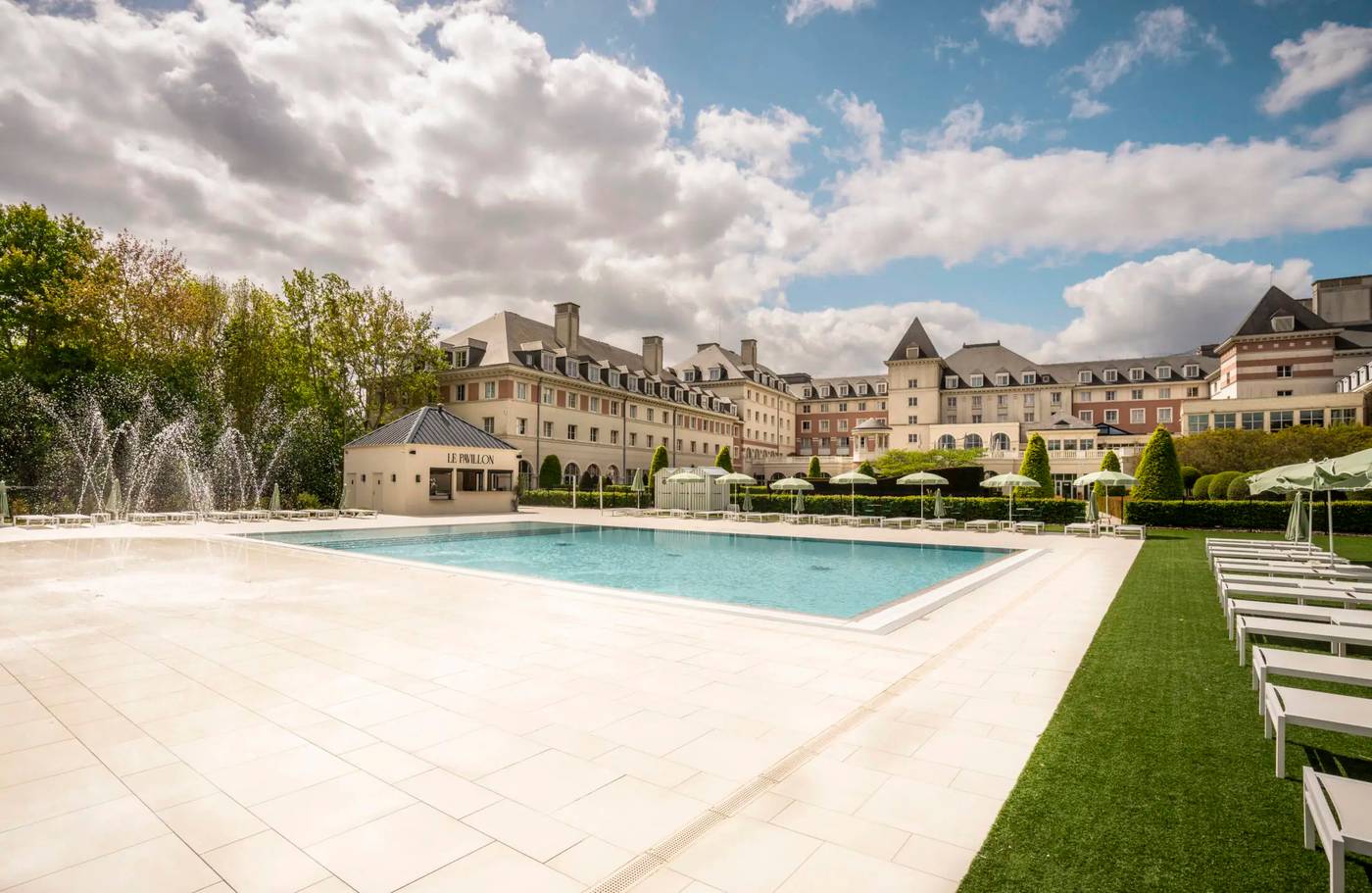 Dream-Castle-Paris-Pool-12