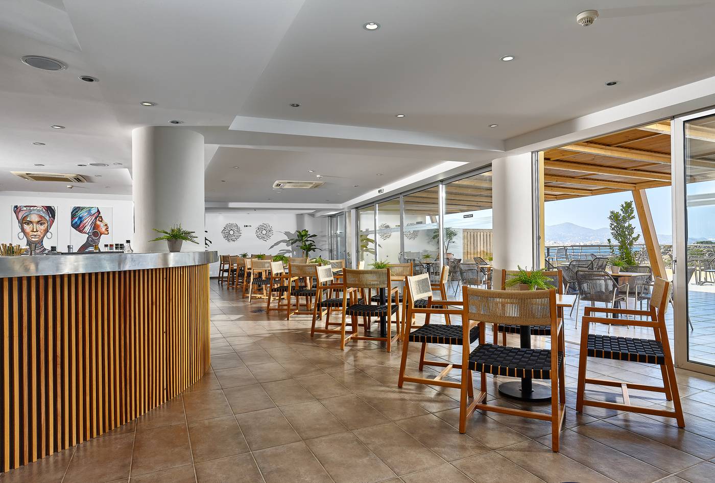 Blue-Marine-Resort---Spa-Bar-40
