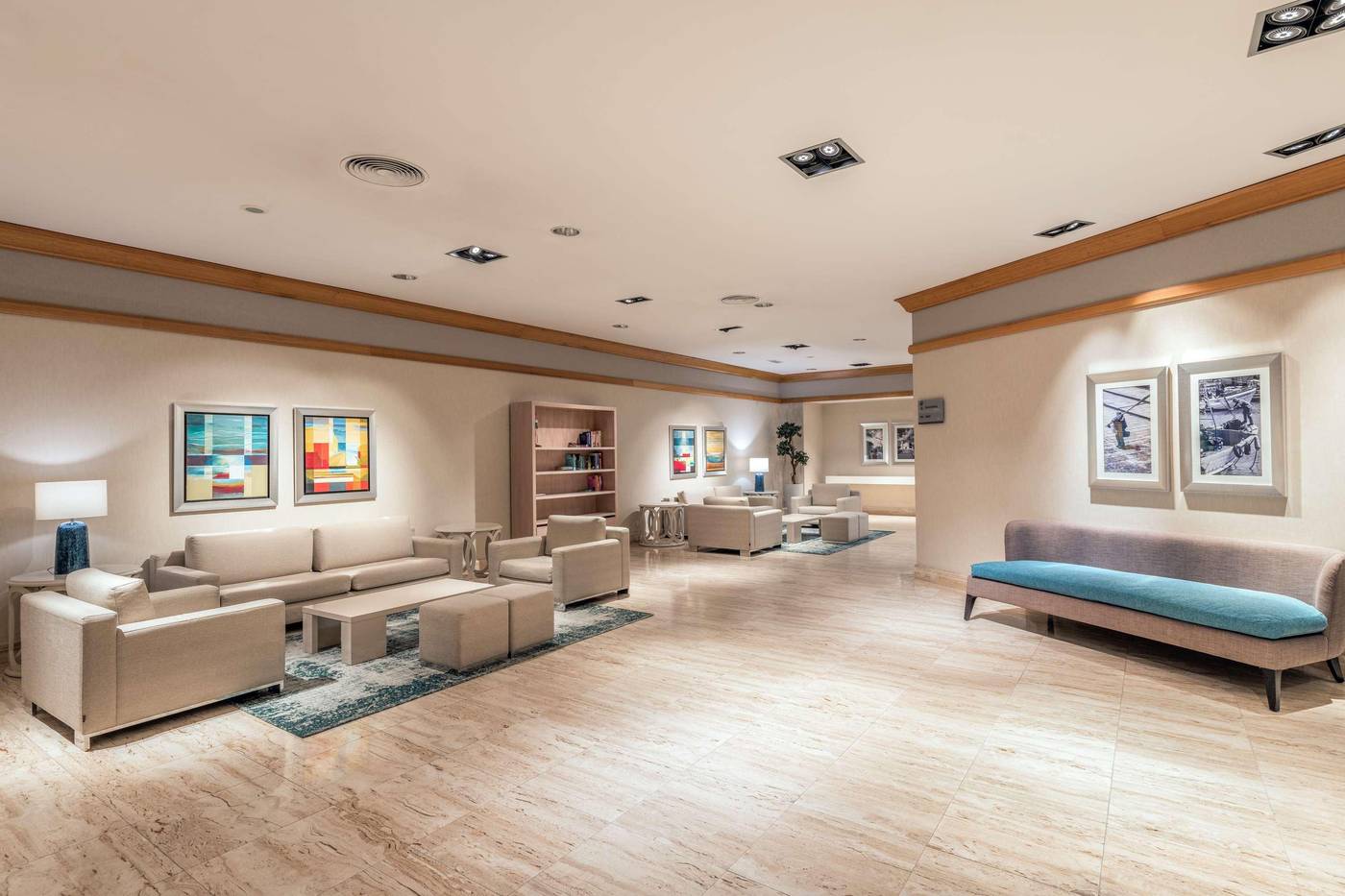 Sesimbra-Oceanfront-Hotel-Lobby-18