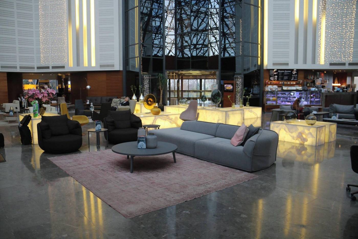 Sheraton-Hotel-Atakoy-Lobby-14