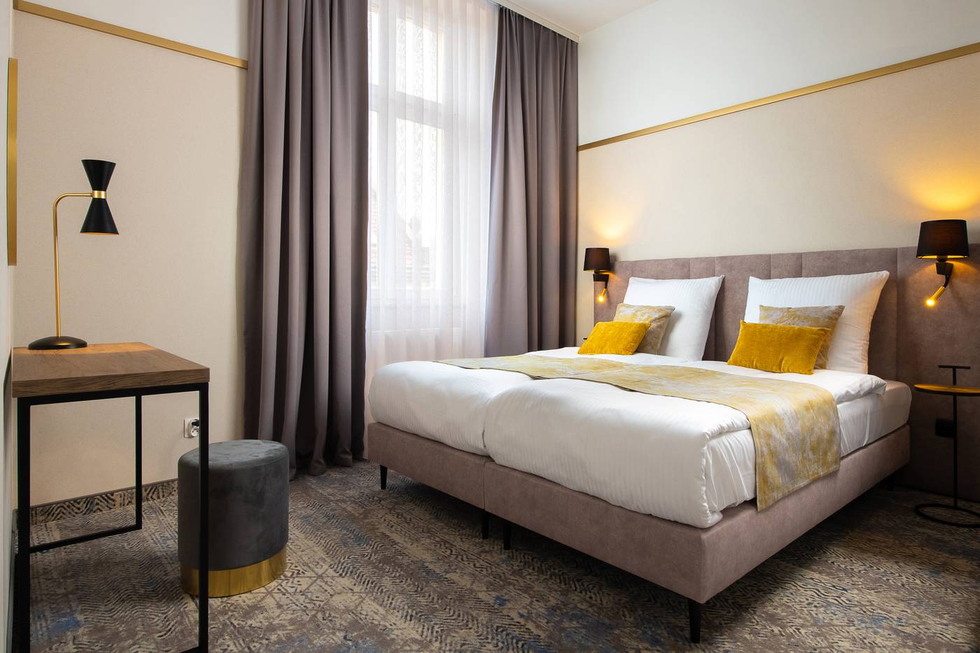 Mr67-Mayera-Rapaporta-Room-32