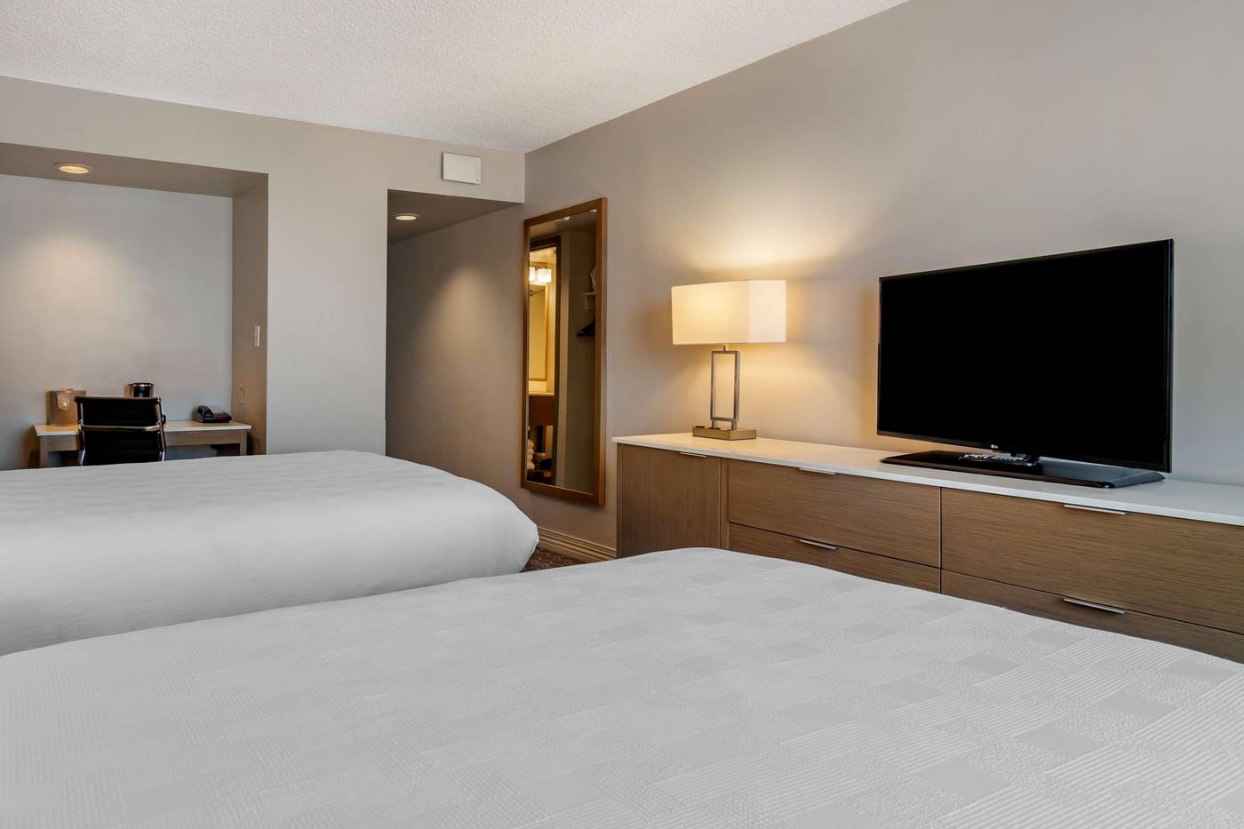 Best-Western-Plus-Vancouver-Airport-Hotel-Room-30