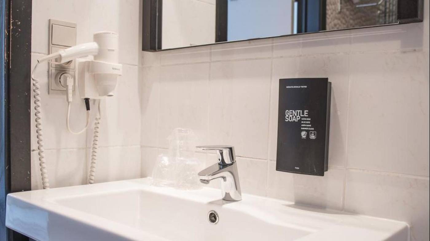 Urban-Yard-Hotel-Room-41