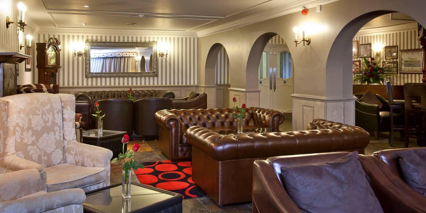 Cobo-Bay-Hotel-Bar-3