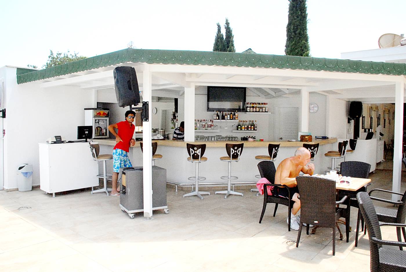 Costa-Queen-Resort-Bar-8