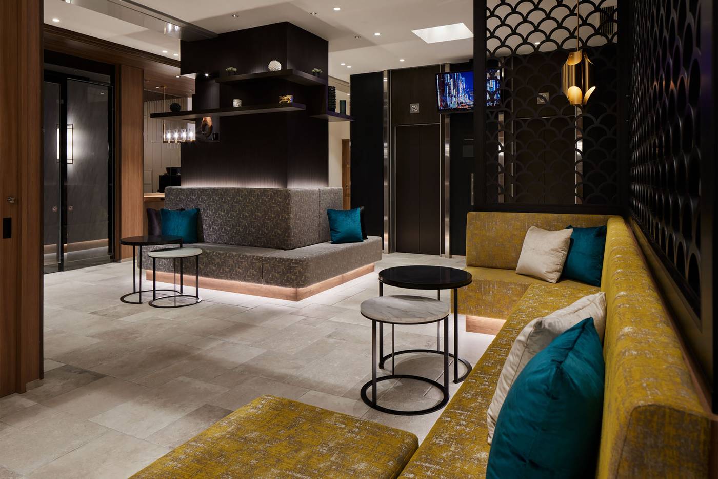 the b akasaka-mitsuke-Japan-TOKYO-Lobby-1