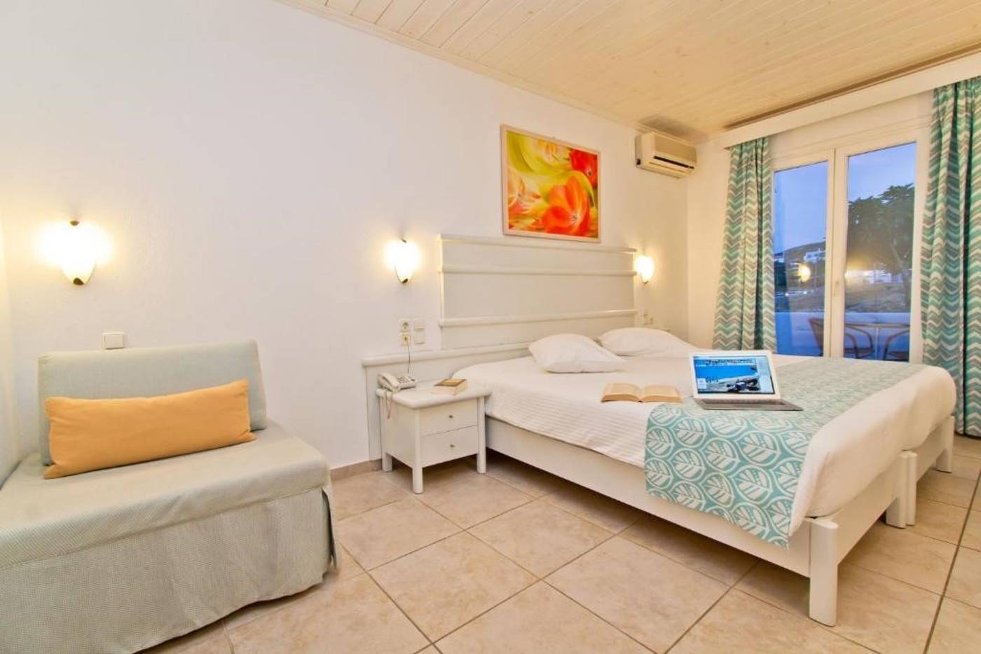 Yiannaki-Hotel-Room-25