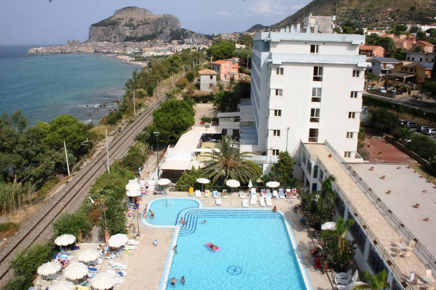 Hotel-Santa-Lucia-Le-Sabbie-d-Oro-Pool-8