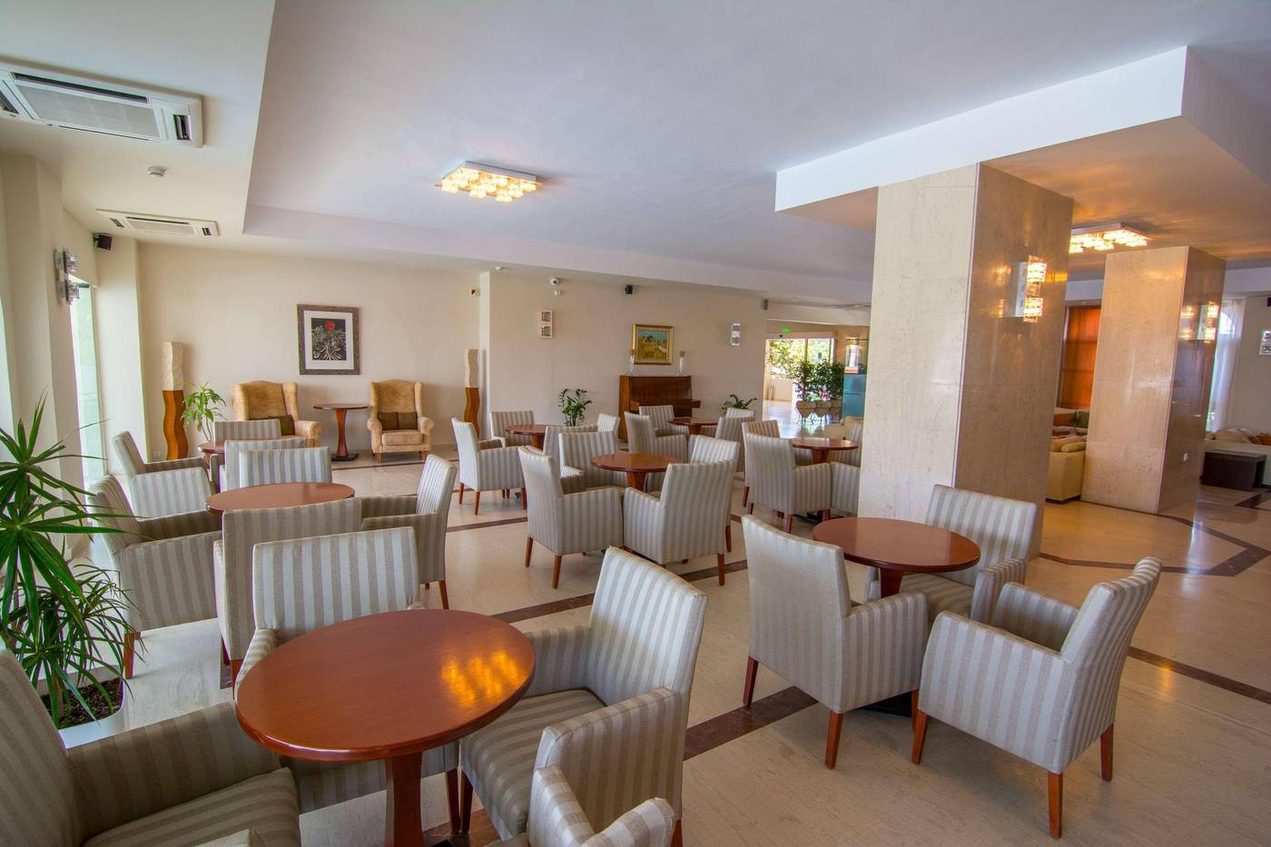 Best-Western-Zante-Park-Hotel-Lobby-62