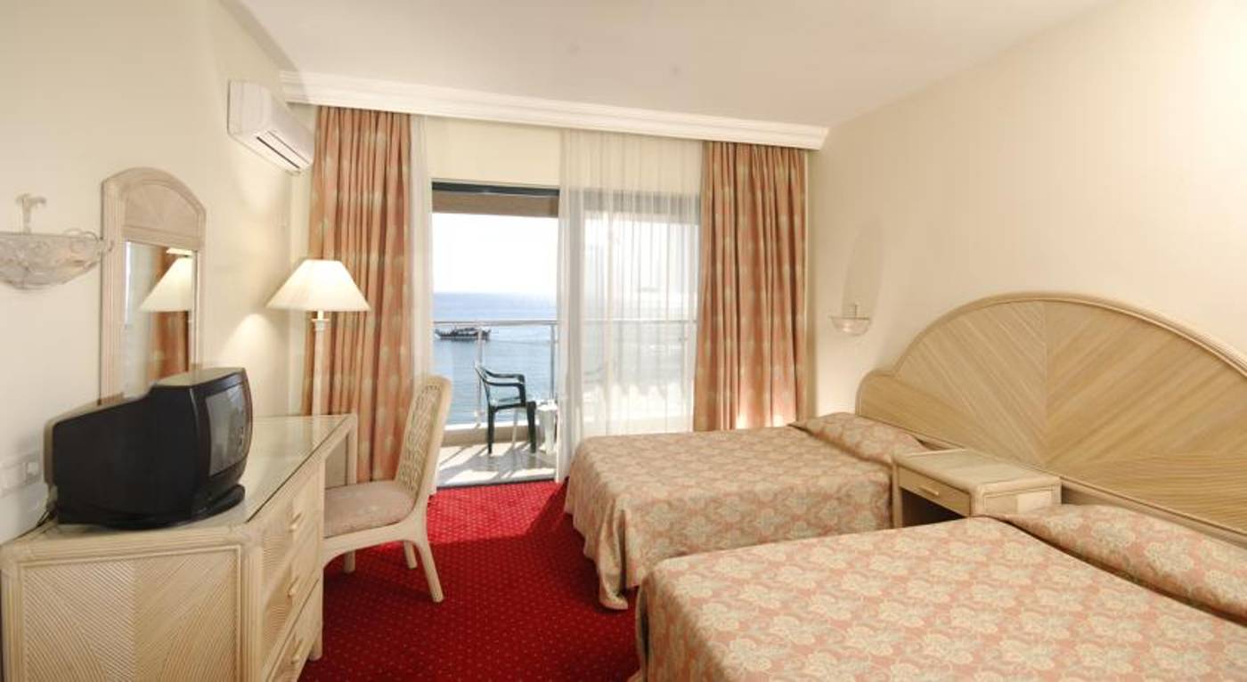 Aska-Just-In-Beach-Room-11