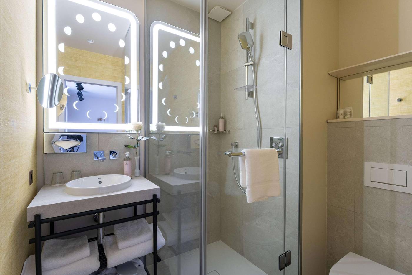 Astra-Opera-Astotel-Room-37