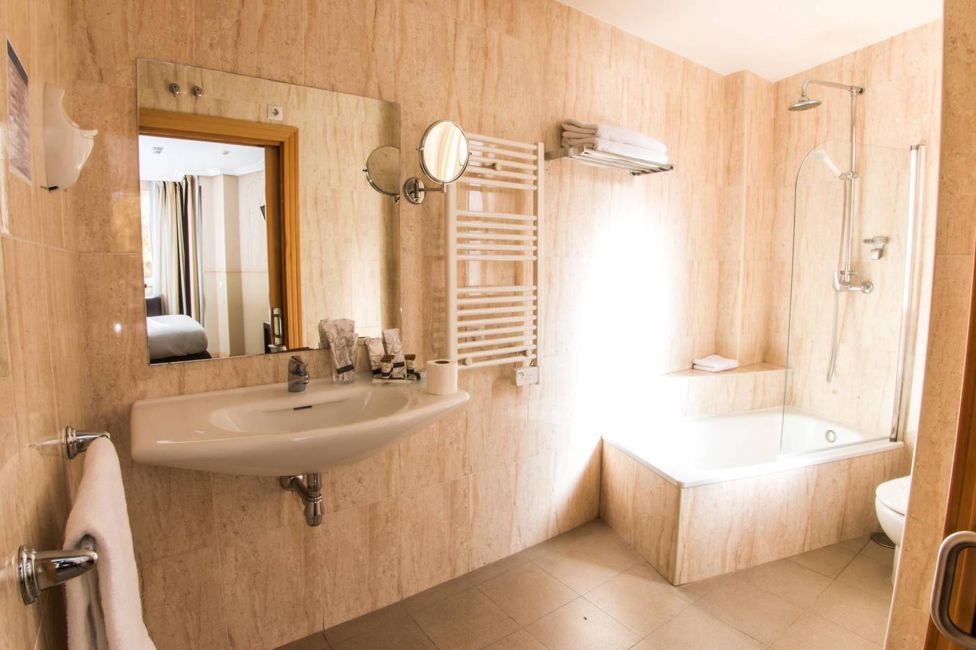 Hotel-Suites-Feria-de-Madrid-Room-25