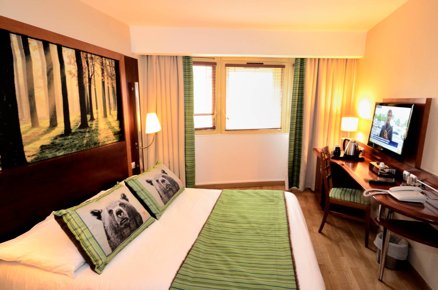 Green-Hotels-Confort-Paris-13-Room-10