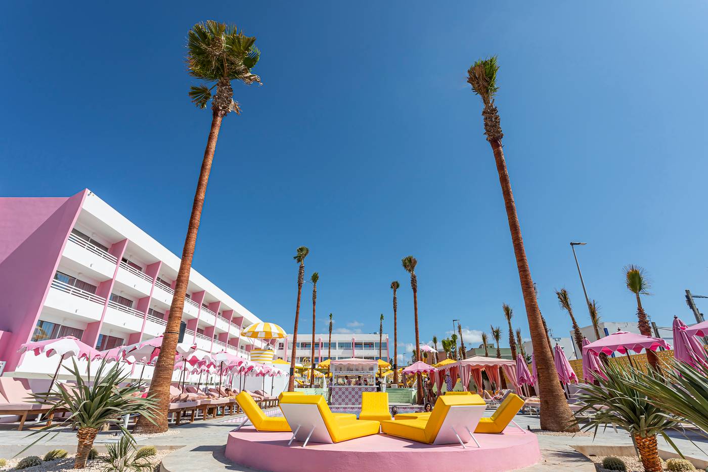 Estudios-Tropicana-Pool-13