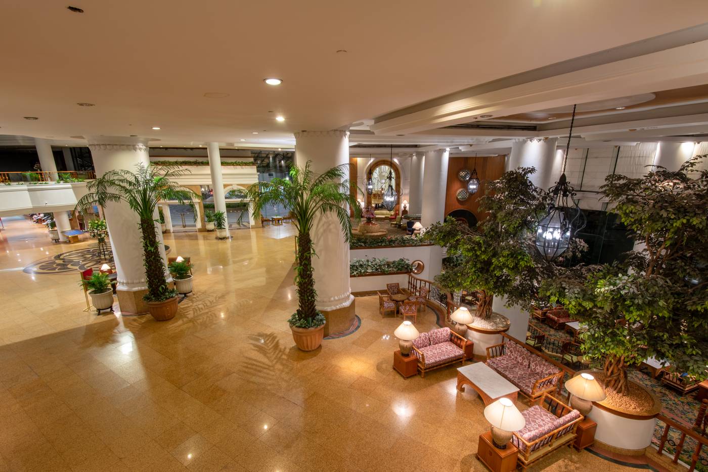 Montien-Riverside-Bangkok-Hotel-Lobby-4