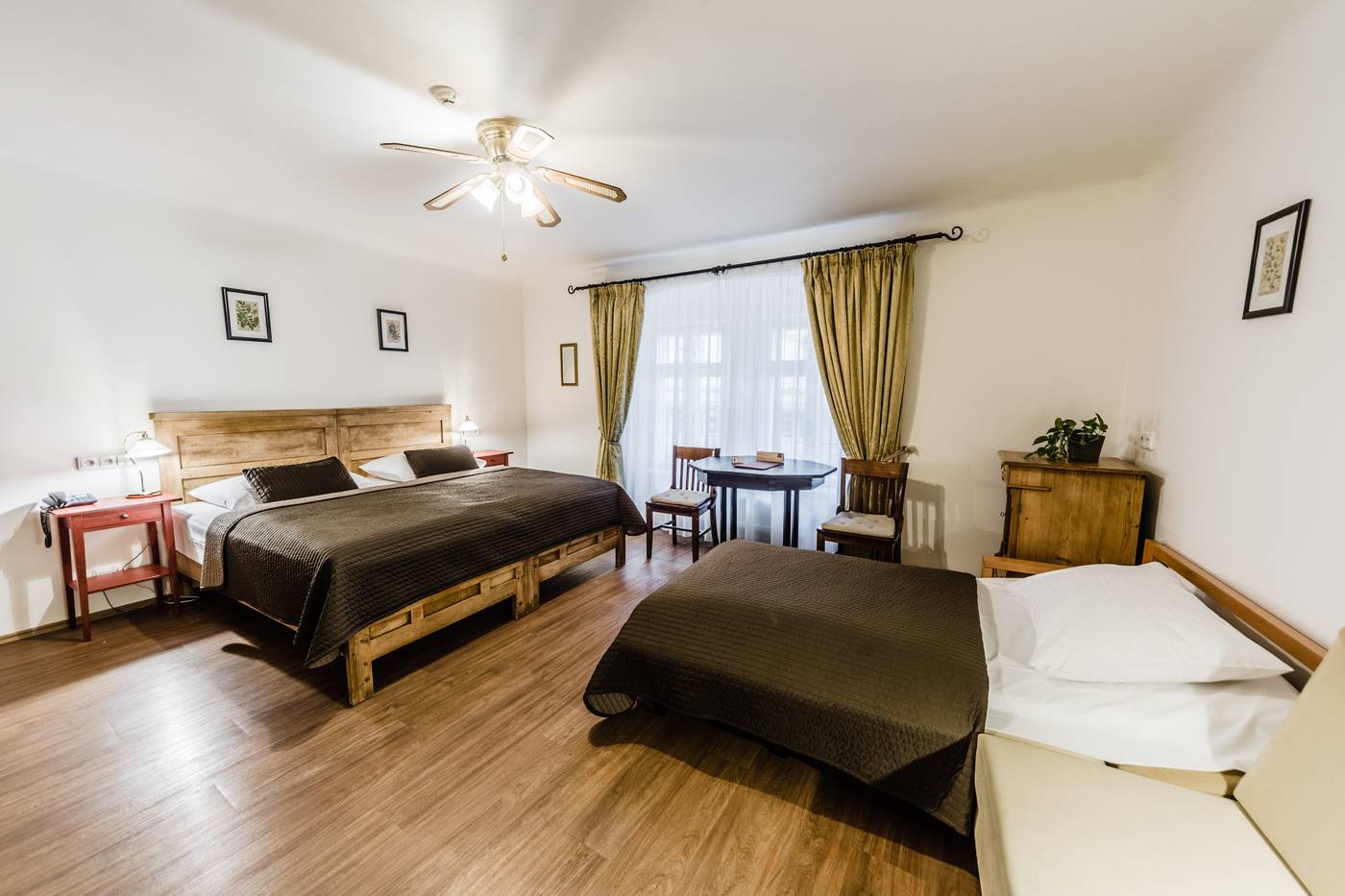 Archibald-at-the-Charles-Bridge-Room-17