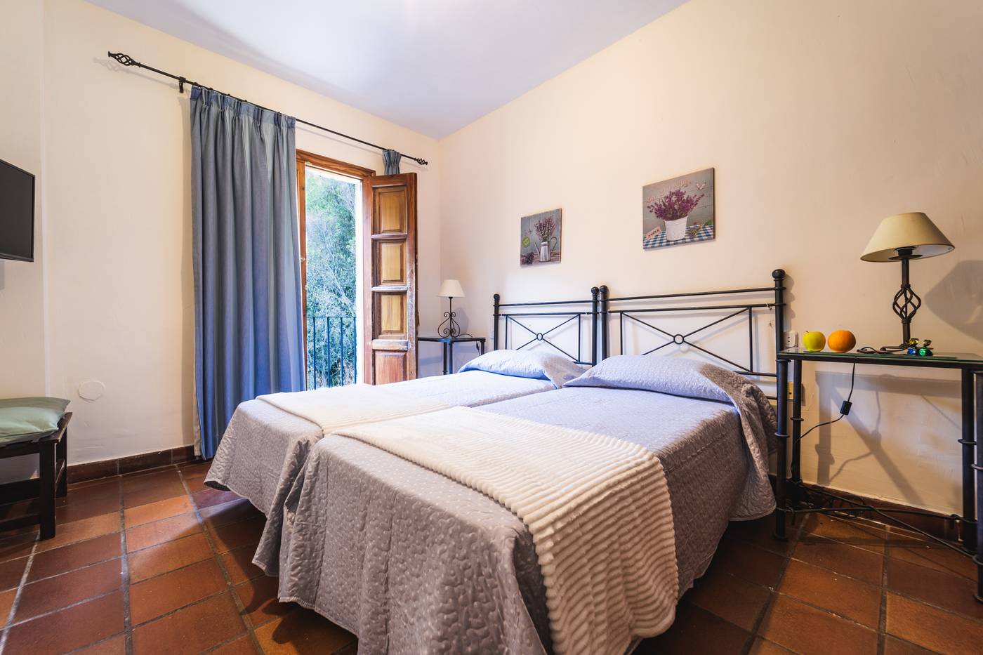 Humaina-Room-9