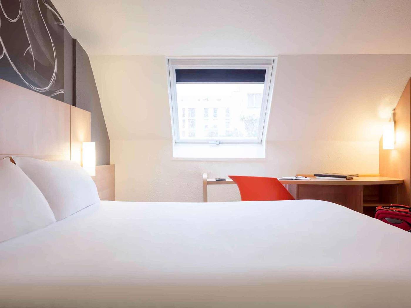 Ibis-Paris-Maine-Montparnasse-14th-Hotel-Room-30