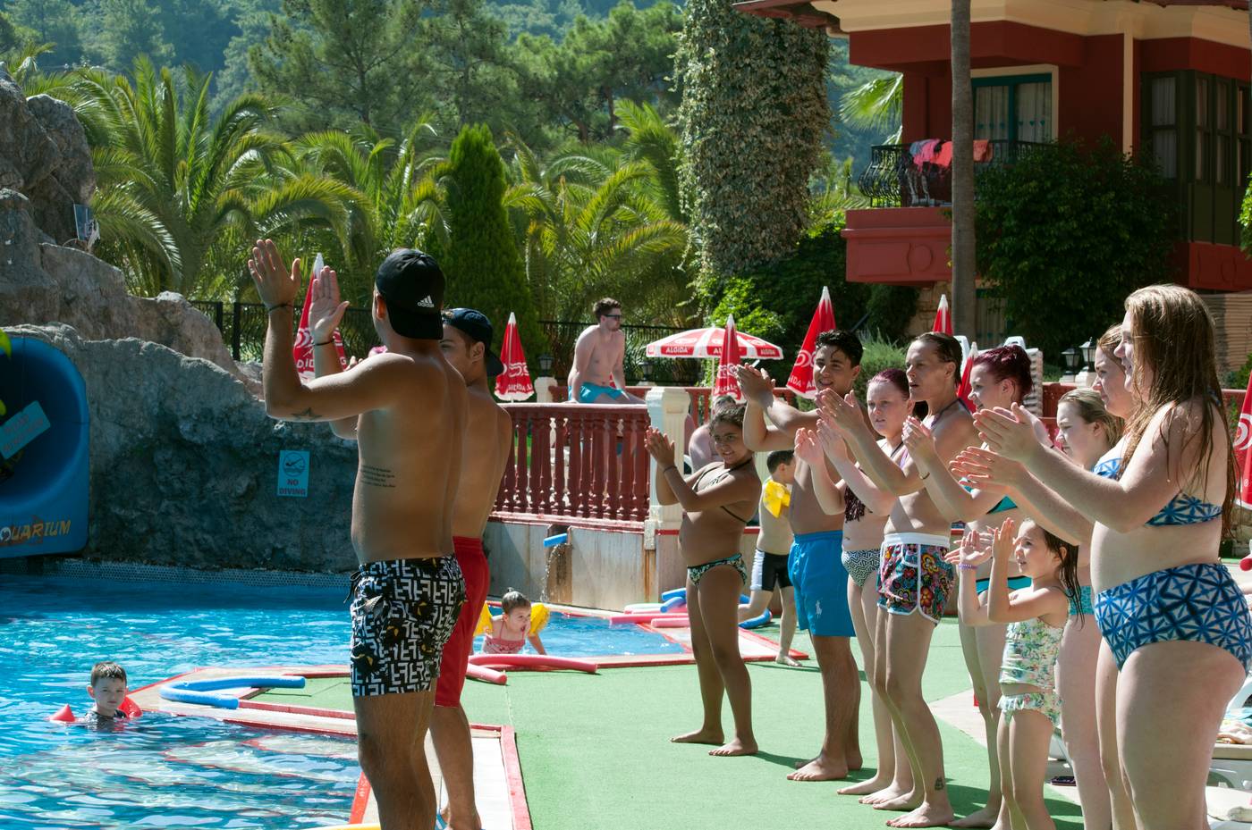 Grand-Aquarium-Apart-Pool-12