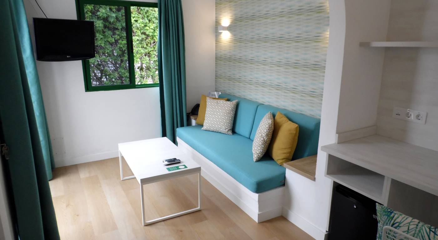 Canary-Garden-Club-Room-33