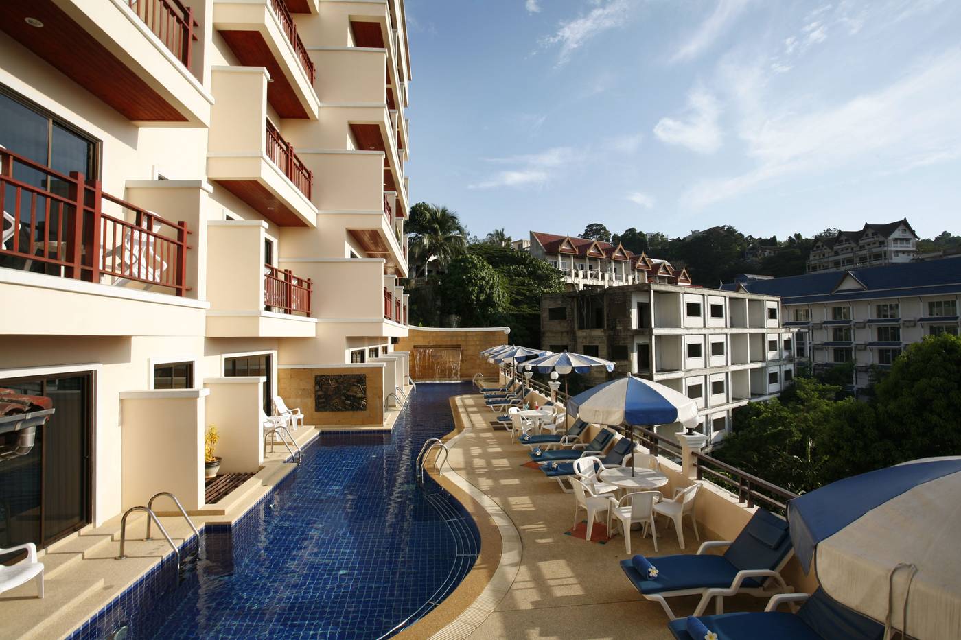 Jiraporn-Hill-Resort-Patong-Pool-4