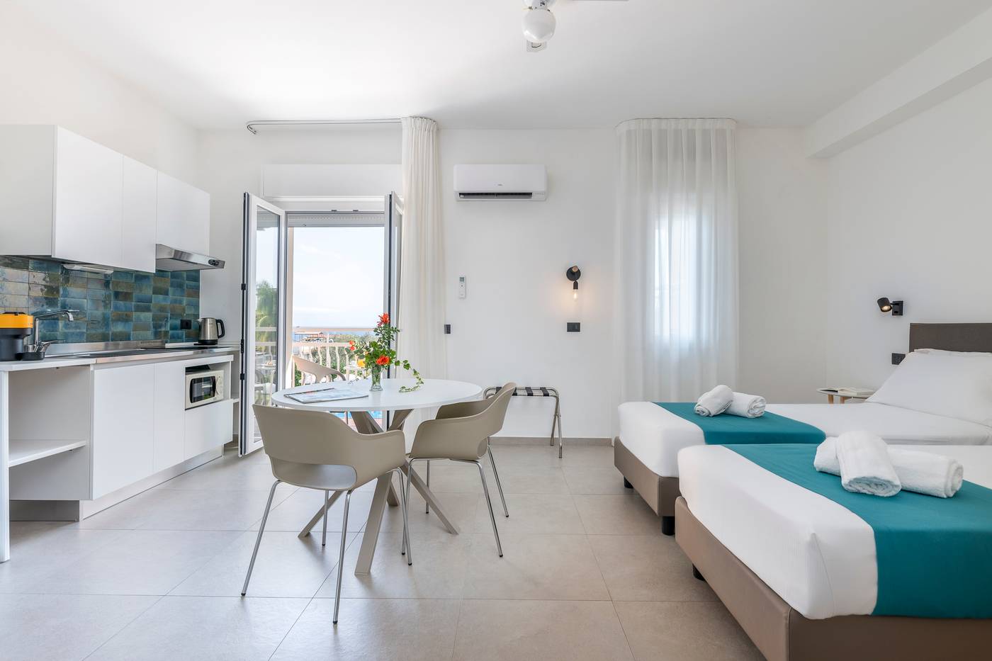 Residence-Villa-Giardini-Room-36