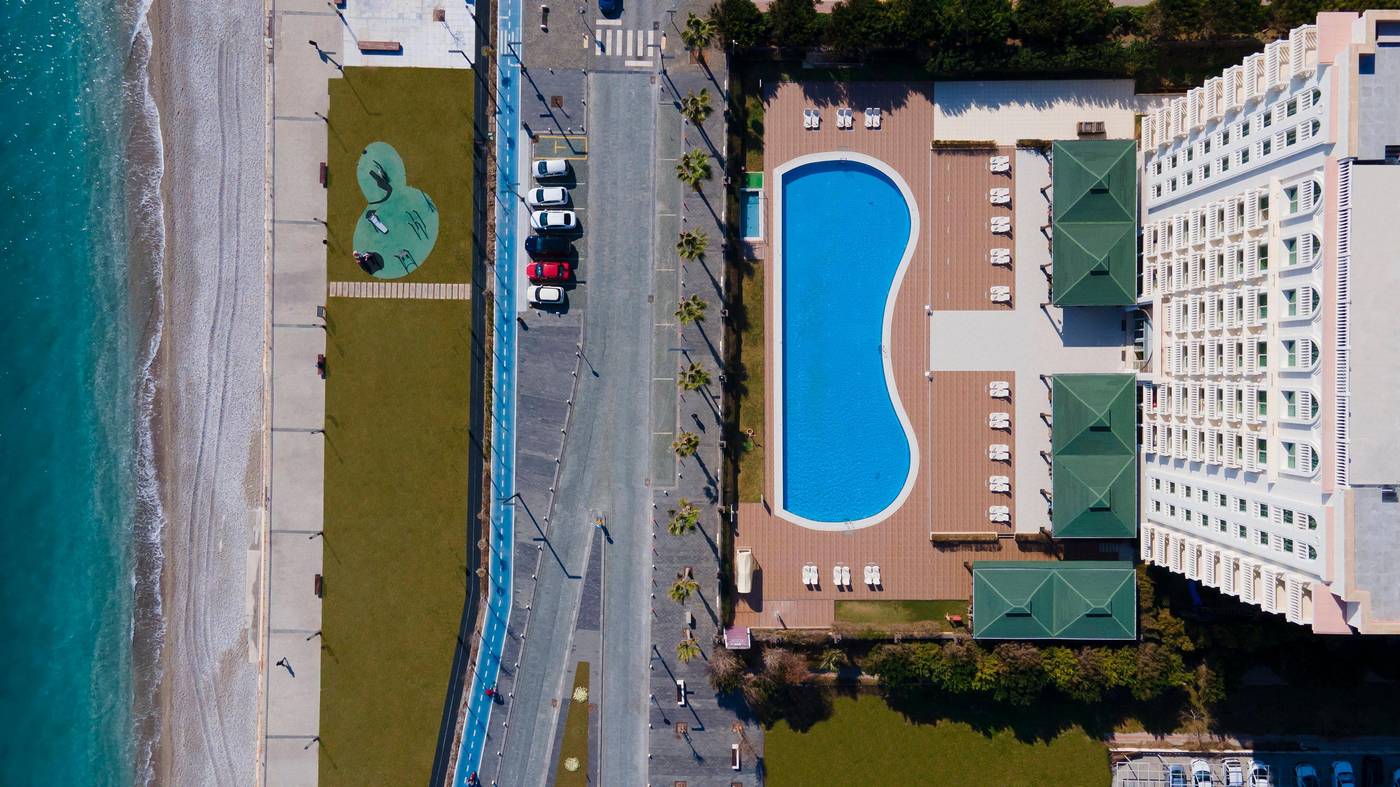 Crowne-Plaza-Antalya-Pool-3