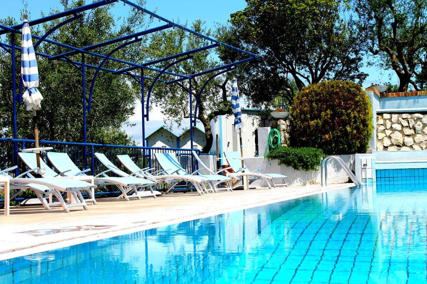 Gocce-Di-Capri--Residence-Pool-2