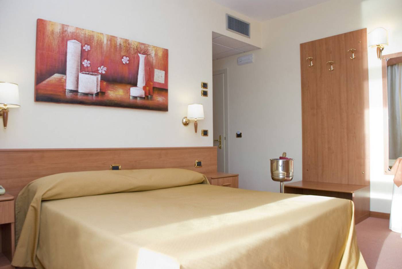 La-Isla-Resort-Room-11