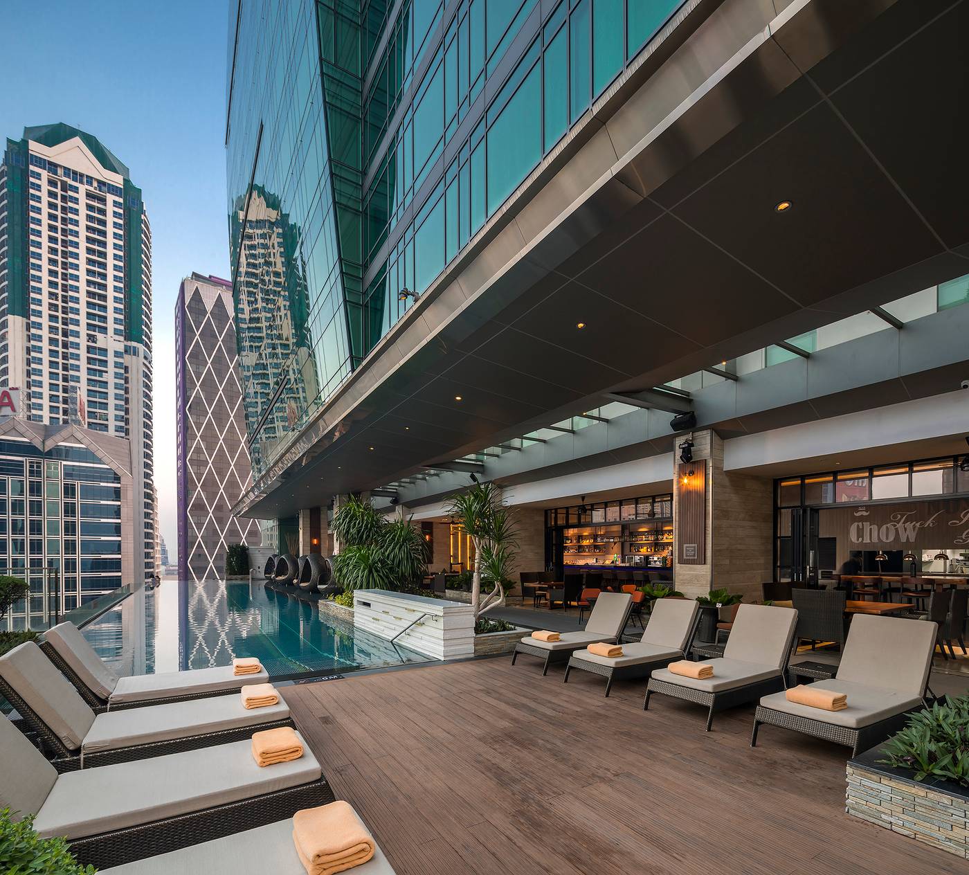 Eastin-Grand-Hotel-Sathorn-Bangkok-Pool-54