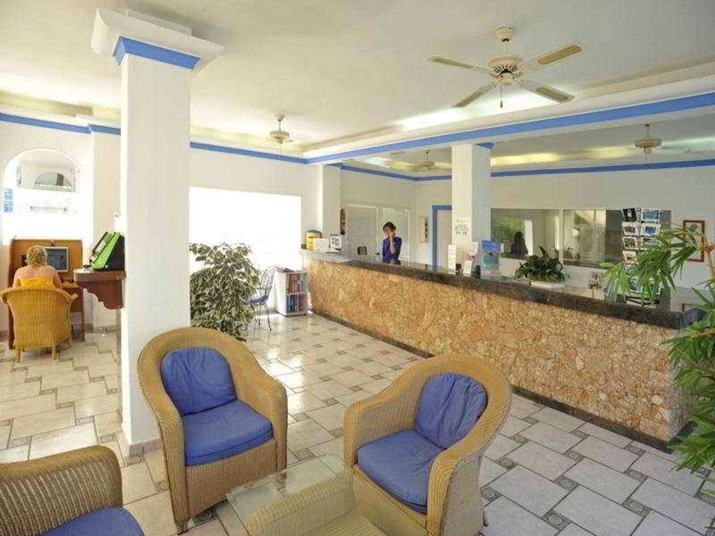 Grupotel-Oasis-Lobby-20