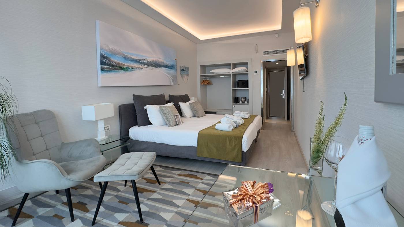 St--George-Lycabettus-Room-9