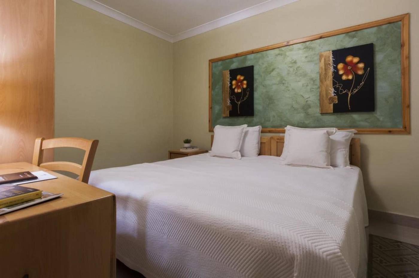 Alexandra-Hotel-Room-17