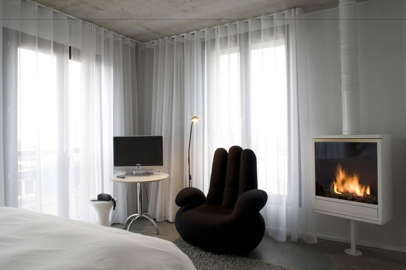 Banks-Belgium-ANTWERP-Room-9