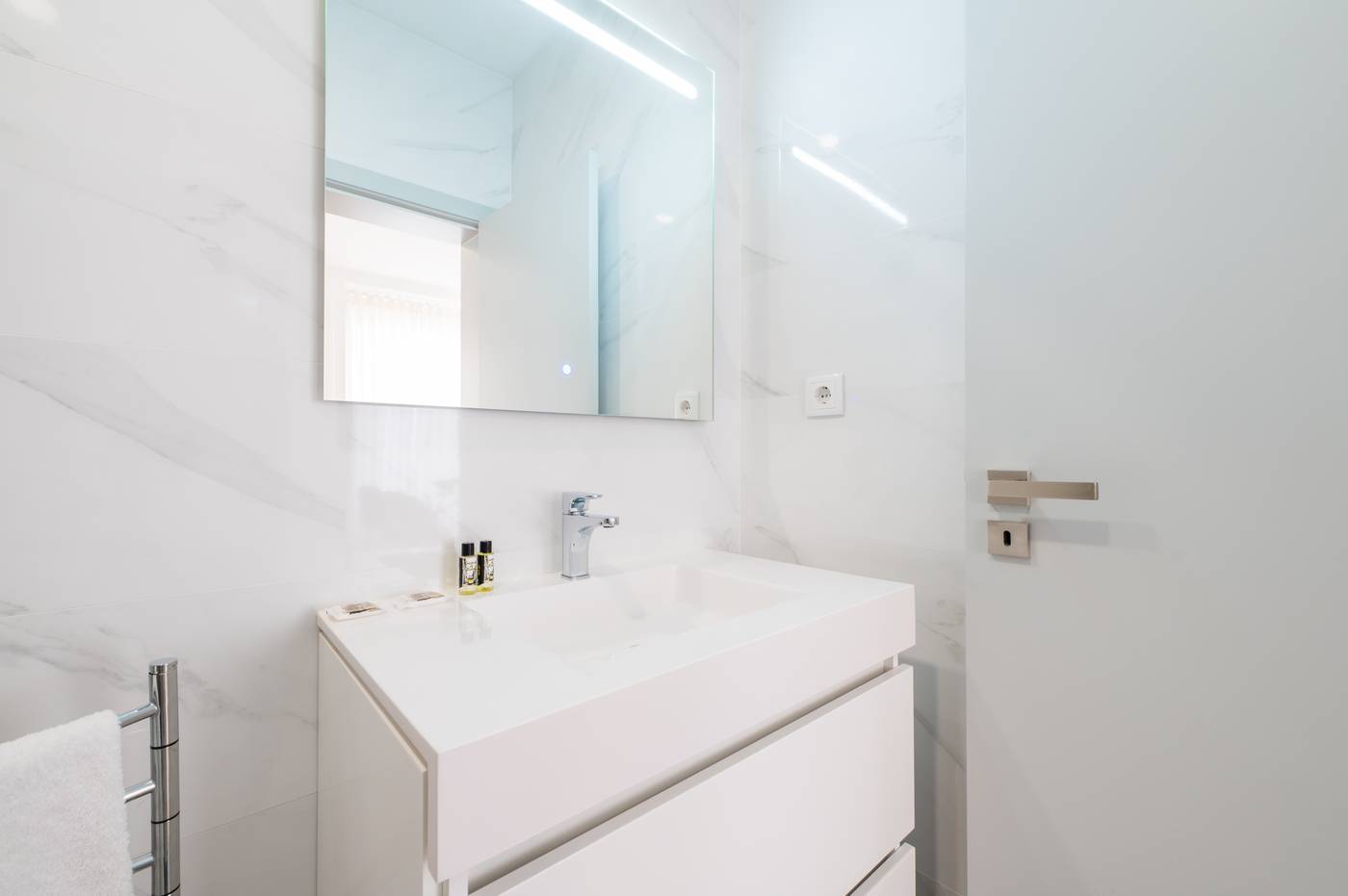 Via-Augusta-129-Room-49