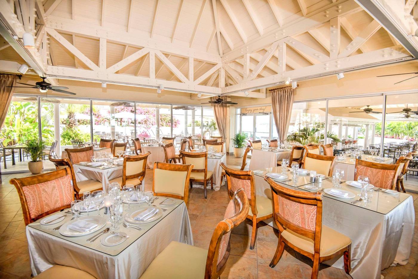 Comfort-Suites-Paradise-Island-Restaurant-34