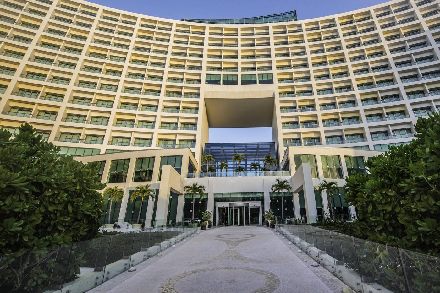 Live-Aqua-Beach-Resort-Canc----n-Lobby-11