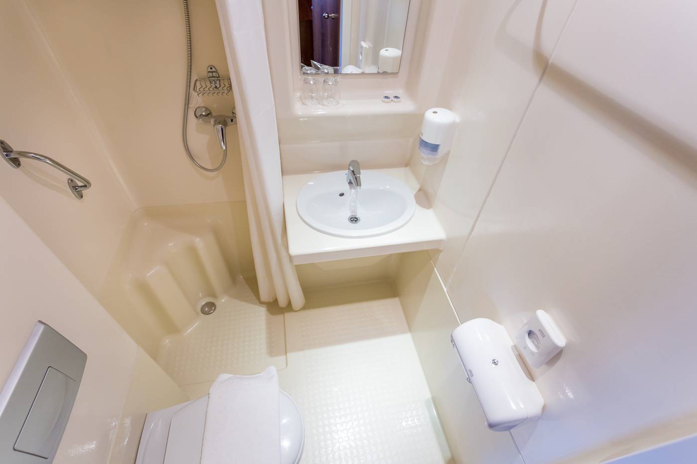 Grand-Jules-Boat-Hotel-Budapest-Room-27