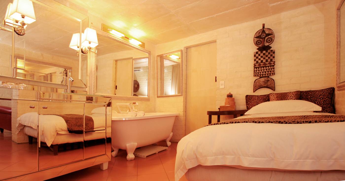 Colona-Castle-Room-24