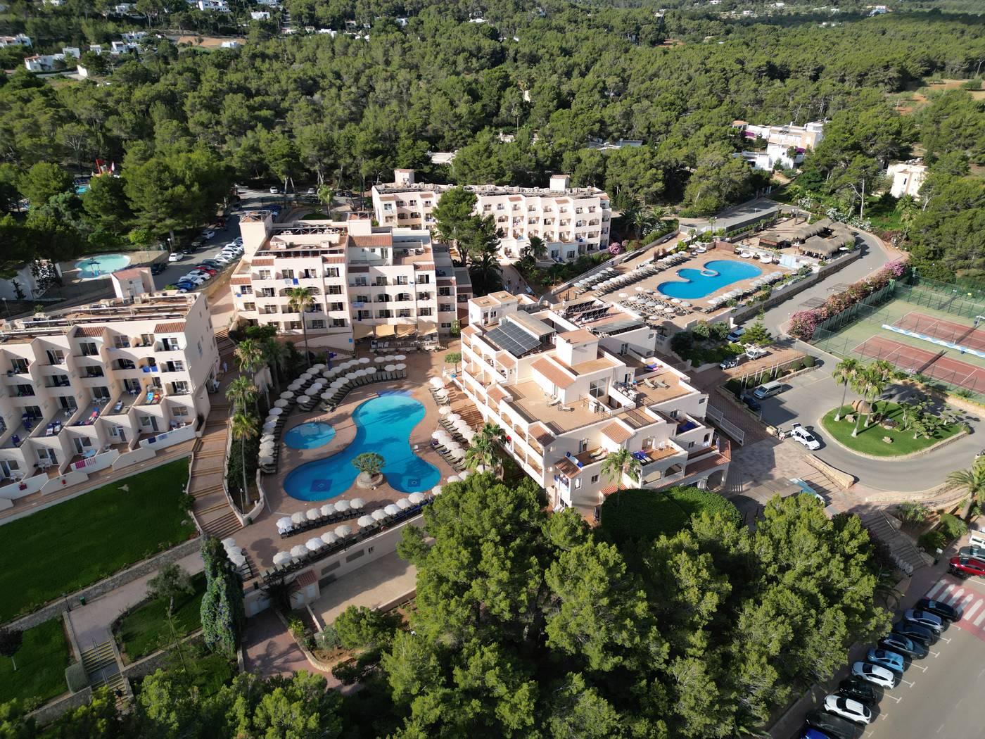 Invisa-Figueral-Resort---Cala-Blanca-General-view-4