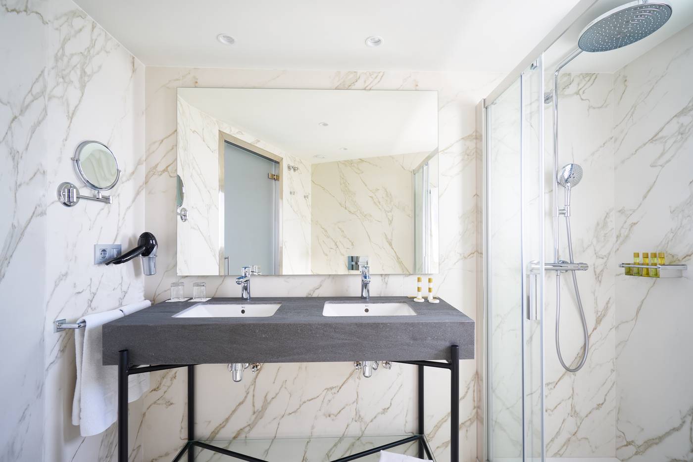 Eurostars-Astoria-Room-28