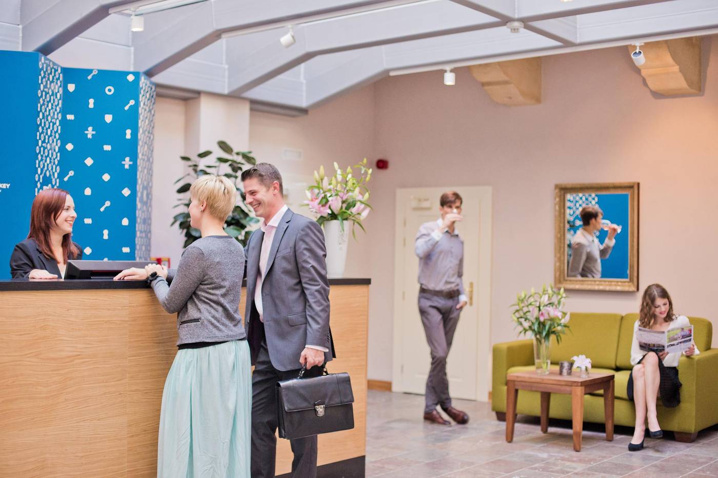 Hotel-Golden-Key-Lobby-13