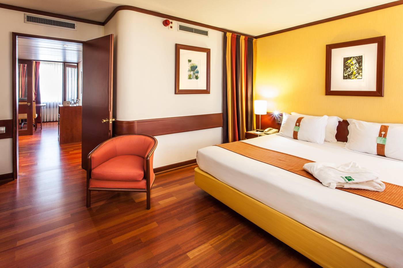 Holiday-Inn-Lisbon-Continental-Room-9