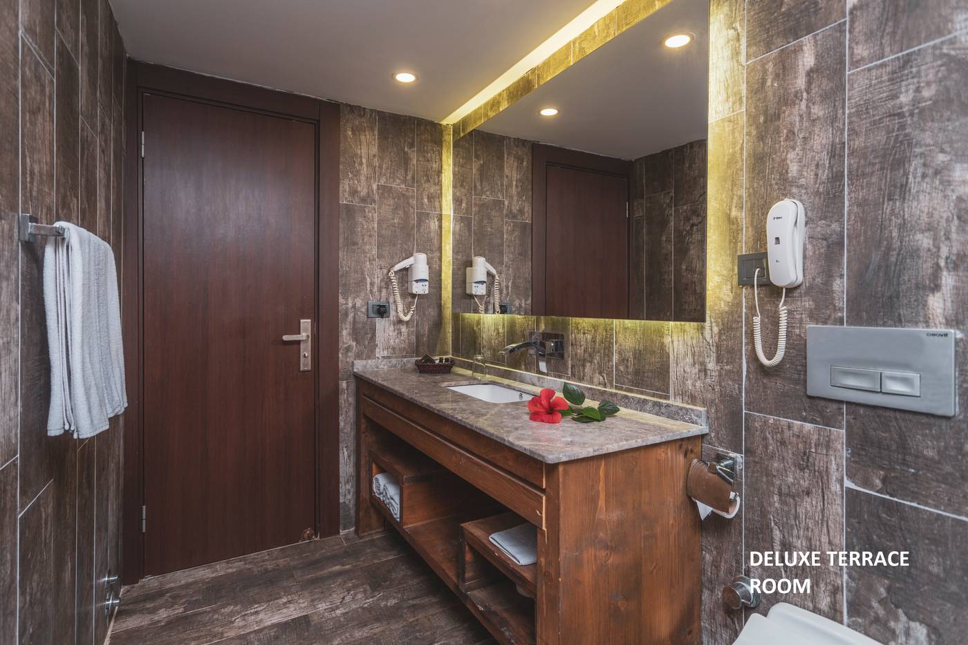 Manaspark-Deluxe-Hotel-Room-45