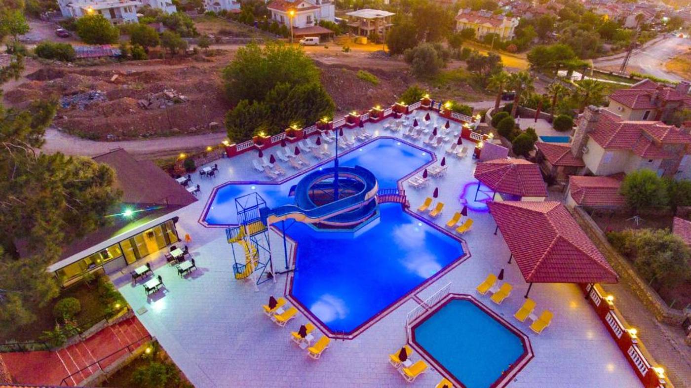 Sunshine-Holiday-Resort-Pool-20