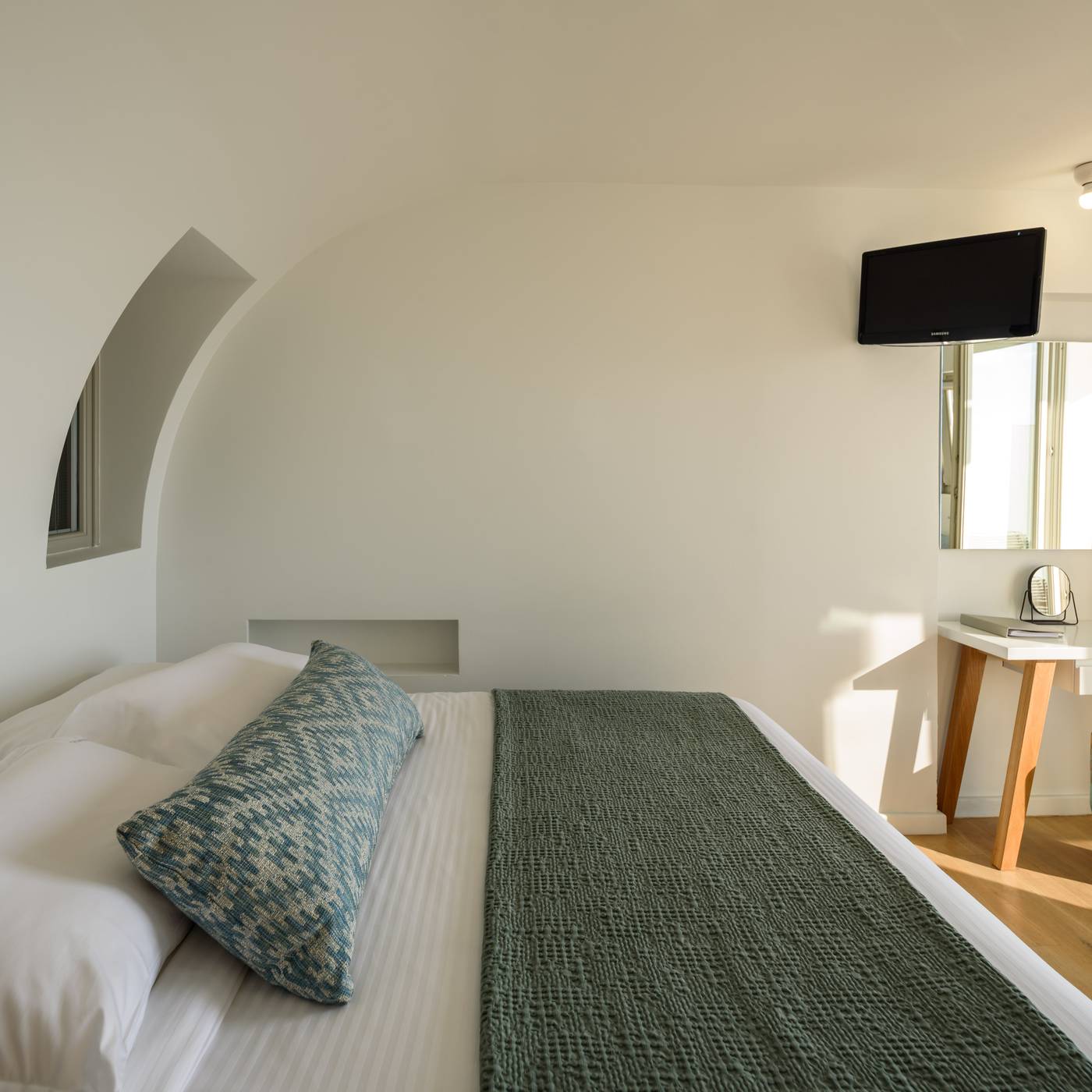 Panorama-Santorini-Boutique-Hotel-Room-15