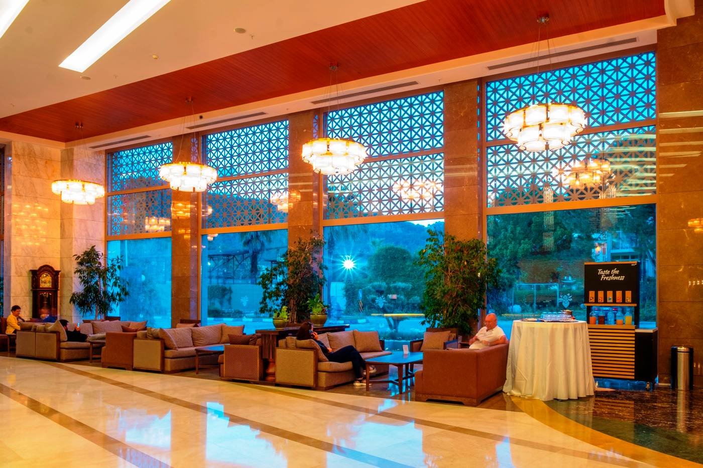 Queen-s-Park-Le-Jardin-Lobby-27